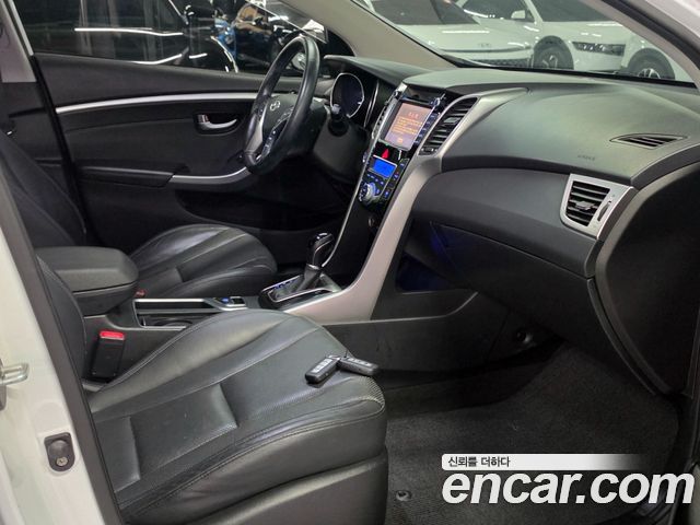 Hyundai i30 2015 — photo 12