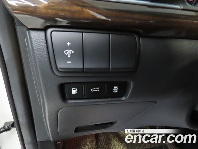 Kia K7 2018 — photo 13