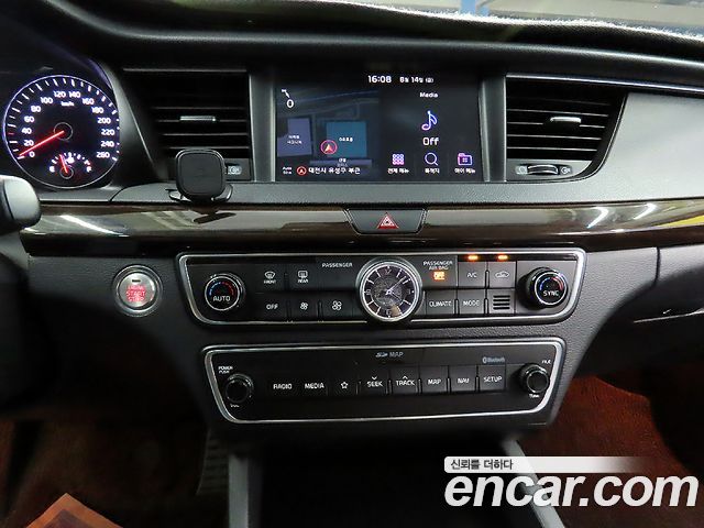 Kia K7 2018 — photo 17