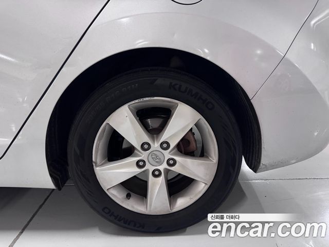 Hyundai AVANTE 2014 — photo 10