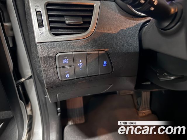 Hyundai AVANTE 2014 — photo 13