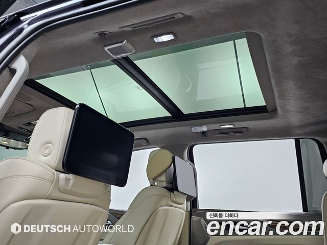 Cadillac Escalade 2021 — photo 18