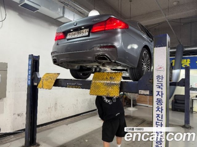 BMW 5-Series 2018 — photo 2