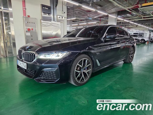 BMW 5-Series 2023 — photo 1