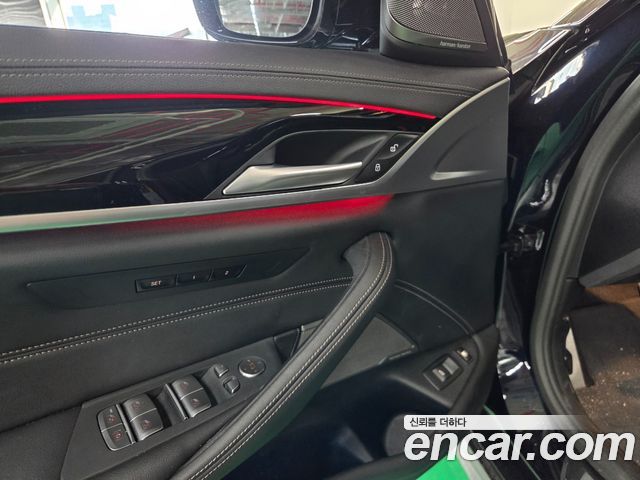 BMW 5-Series 2023 — photo 8