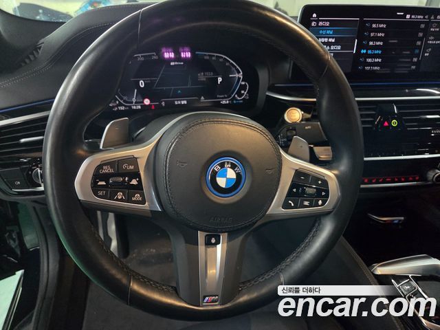 BMW 5-Series 2023 — photo 9