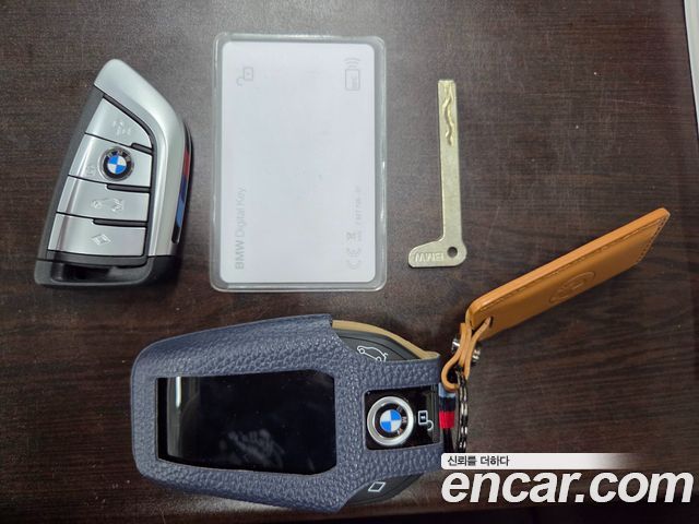 BMW 5-Series 2023 — photo 18