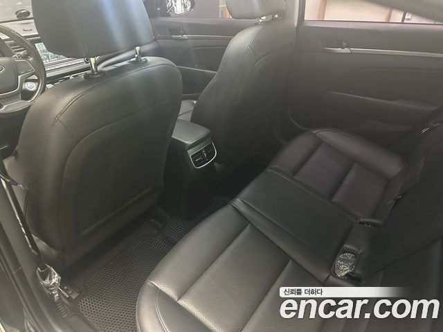Hyundai AVANTE 2016 — photo 16