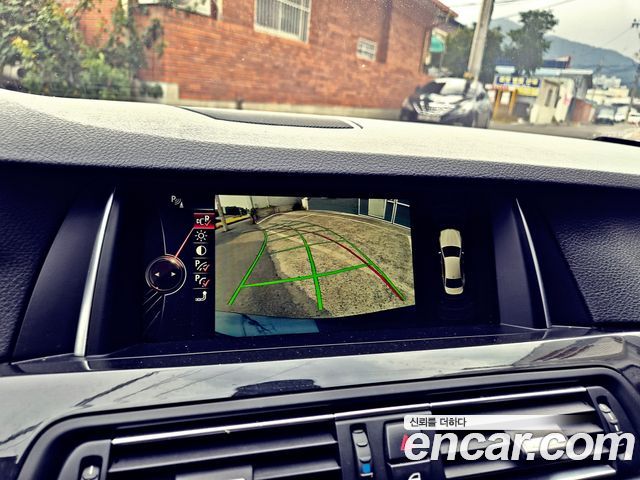 BMW 5-Series 2016 — photo 17
