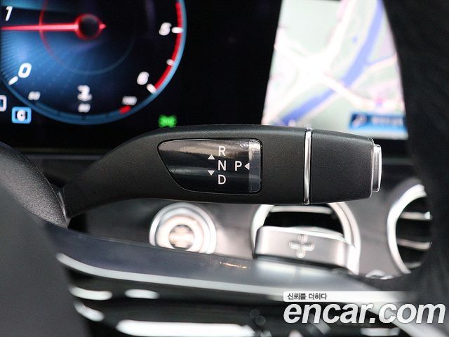 Mercedes-Benz E-Class 2021 — photo 9