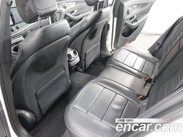 Mercedes-Benz E-Class 2021 — photo 11