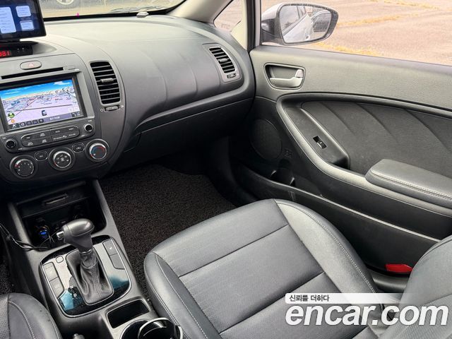 Kia K3 2016 — photo 9