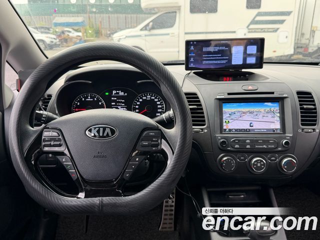 Kia K3 2016 — photo 10
