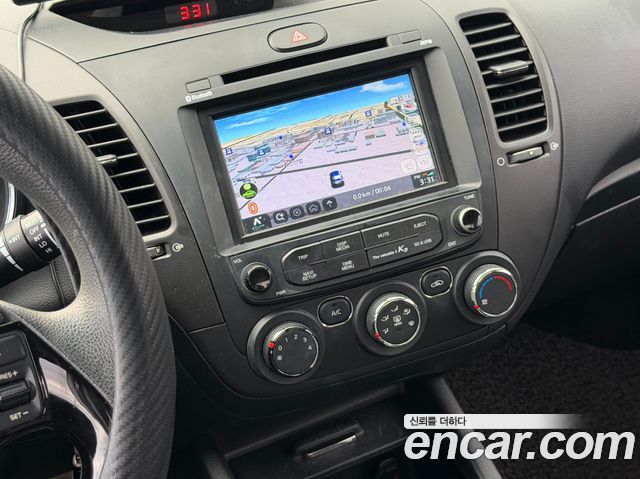 Kia K3 2016 — photo 11