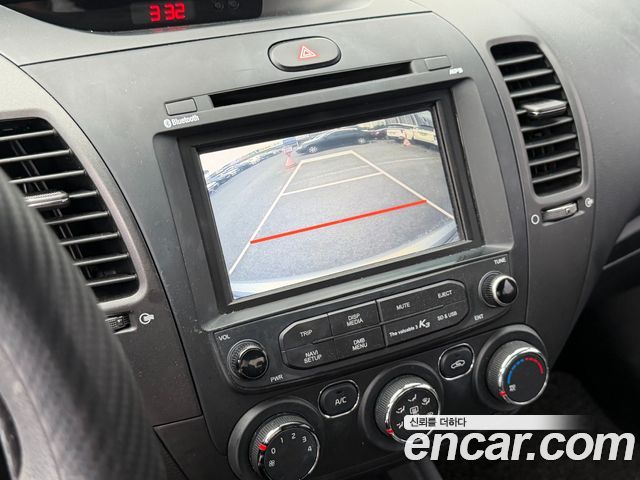 Kia K3 2016 — photo 17