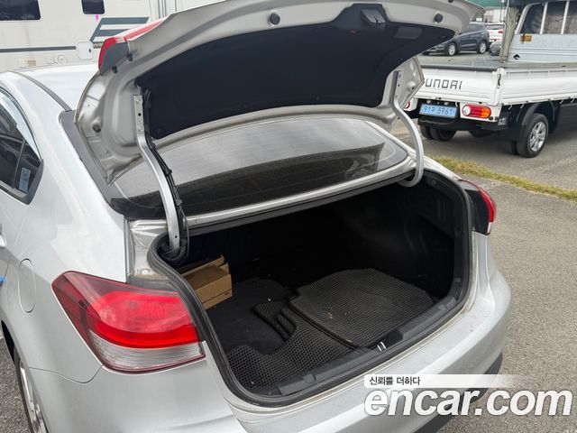Kia K3 2016 — photo 20