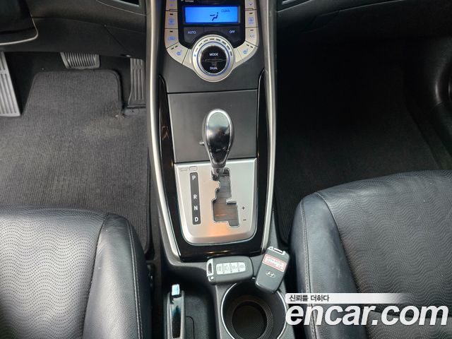 Hyundai AVANTE 2012 — photo 7