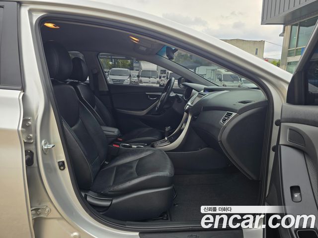 Hyundai AVANTE 2012 — photo 13