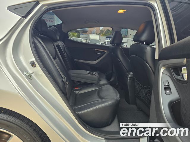 Hyundai AVANTE 2012 — photo 16
