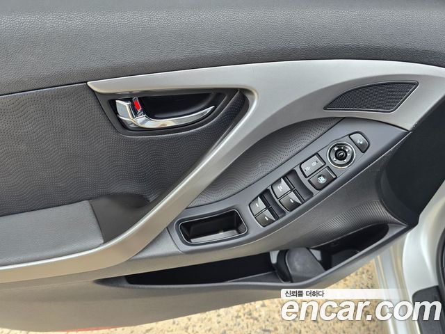 Hyundai AVANTE 2012 — photo 17