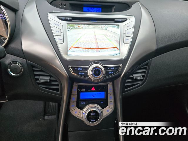 Hyundai AVANTE 2012 — photo 18