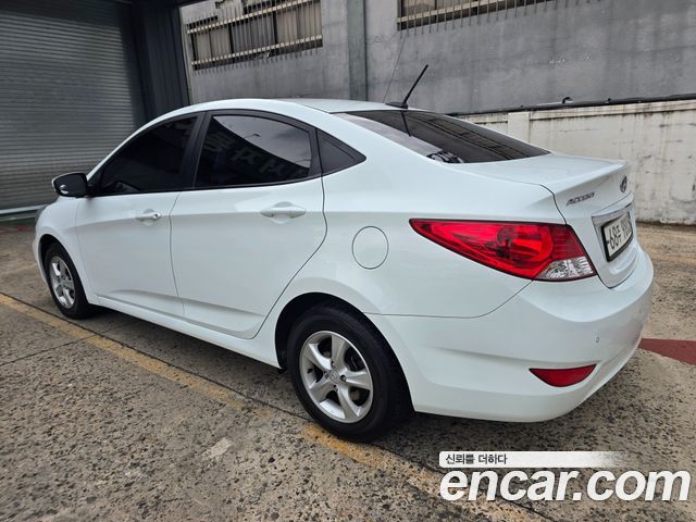 Hyundai Accent 2015 — photo 3