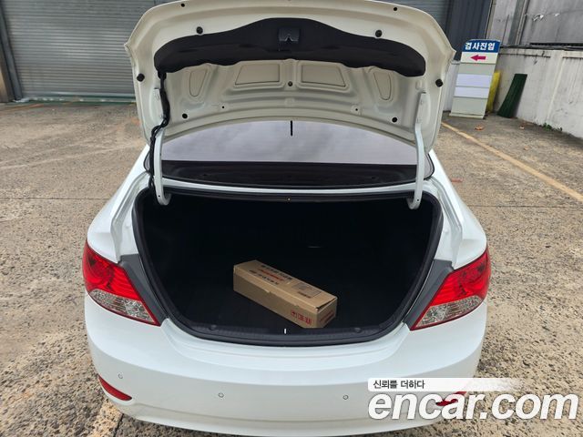 Hyundai Accent 2015 — photo 11