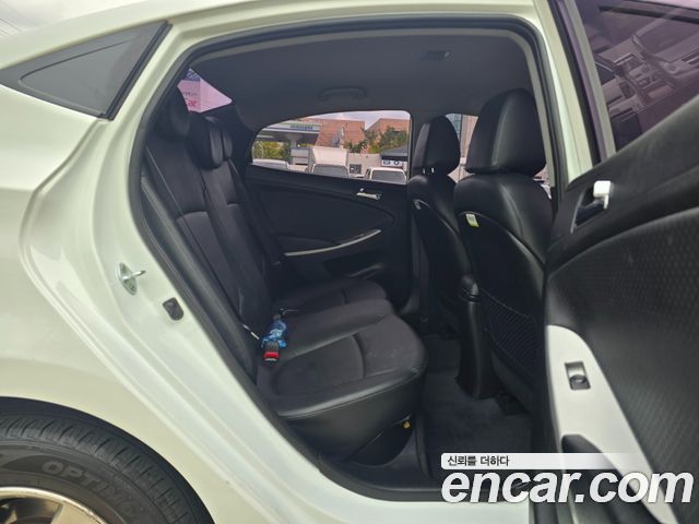 Hyundai Accent 2015 — photo 12