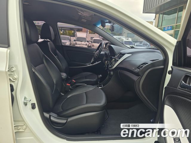 Hyundai Accent 2015 — photo 13