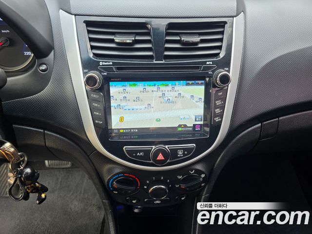 Hyundai Accent 2015 — photo 17