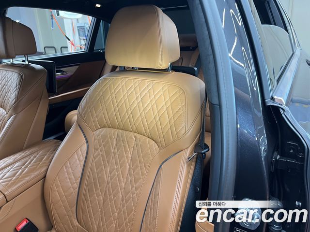 BMW 7-Series 2022 — photo 3