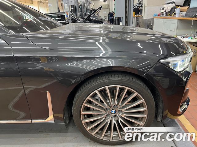 BMW 7-Series 2022 — photo 6