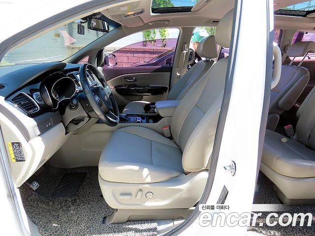 Kia Canival 2017 — photo 10