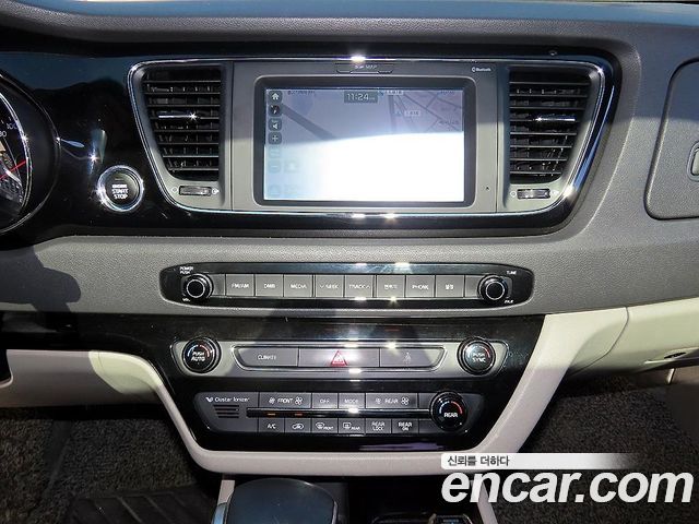 Kia Canival 2017 — photo 15