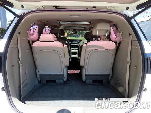 Kia Canival 2017 — photo 19