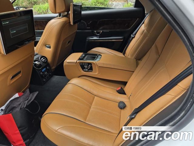 Jaguar XJ 2015 — photo 11