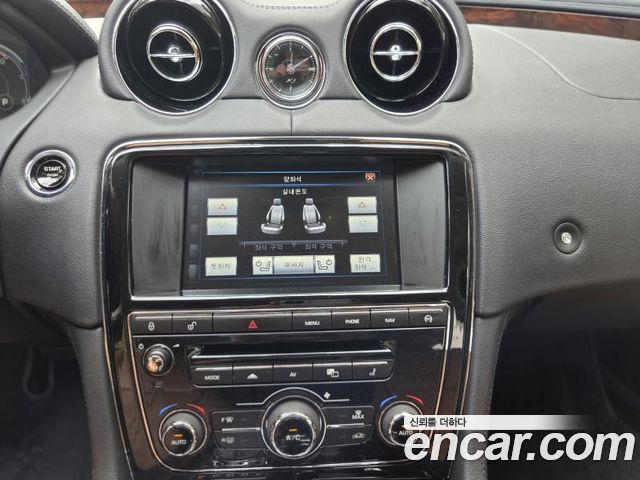 Jaguar XJ 2015 — photo 17