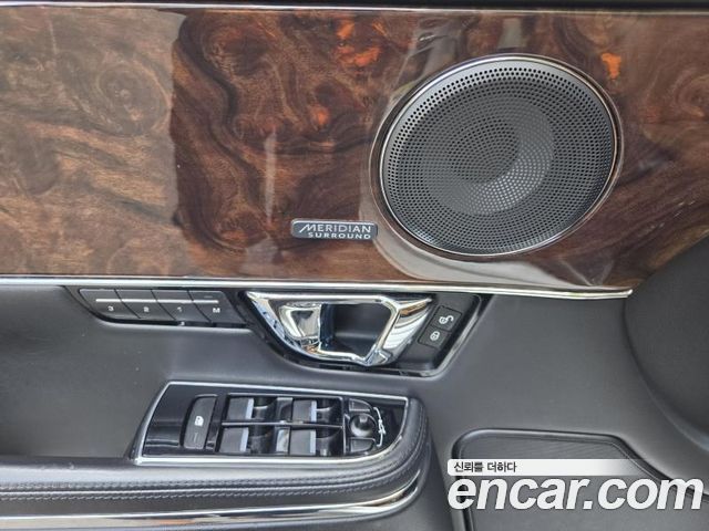 Jaguar XJ 2015 — photo 18