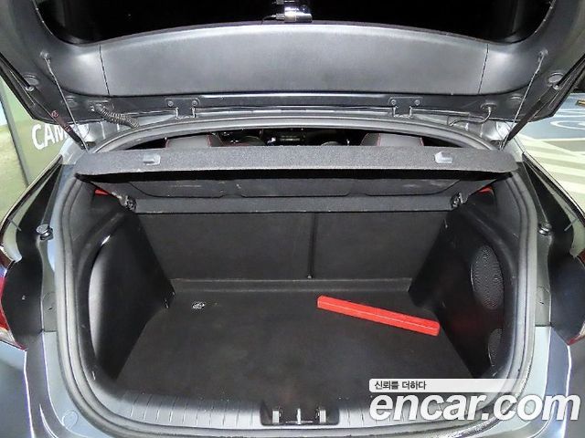 Hyundai Veloster 2019 — photo 18