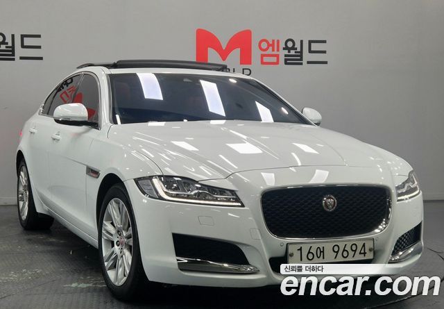 Jaguar XF 2018 — photo 2