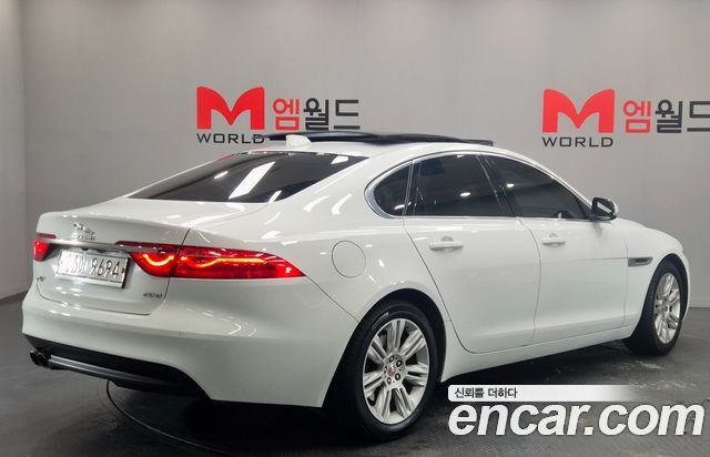 Jaguar XF 2018 — photo 3