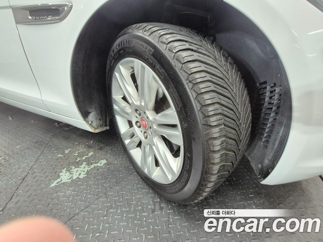 Jaguar XF 2018 — photo 5