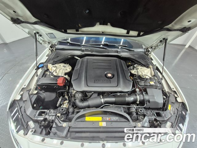 Jaguar XF 2018 — photo 6