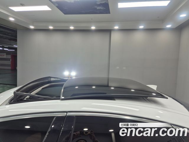 Jaguar XF 2018 — photo 12
