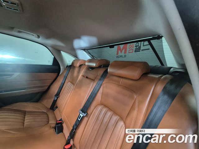 Jaguar XF 2018 — photo 17