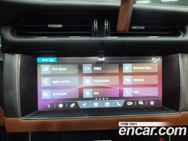 Jaguar XF 2018 — photo 18