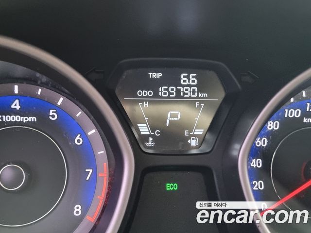 Hyundai AVANTE 2013 — photo 8