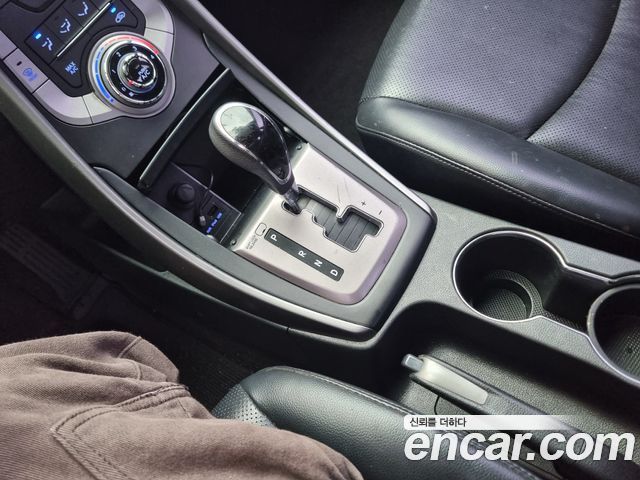 Hyundai AVANTE 2013 — photo 9