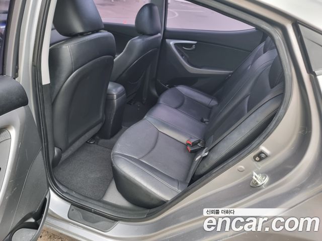 Hyundai AVANTE 2013 — photo 10