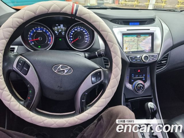 Hyundai AVANTE 2013 — photo 13